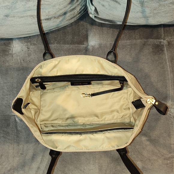 EUC Michael Kors Kelsey Medium Leopard Print Nylon Top Zip Tote - Picture 8 of 16